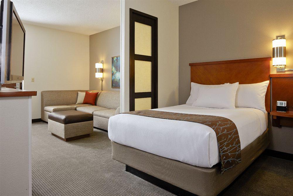 Hyatt Place Denver Airport 3*